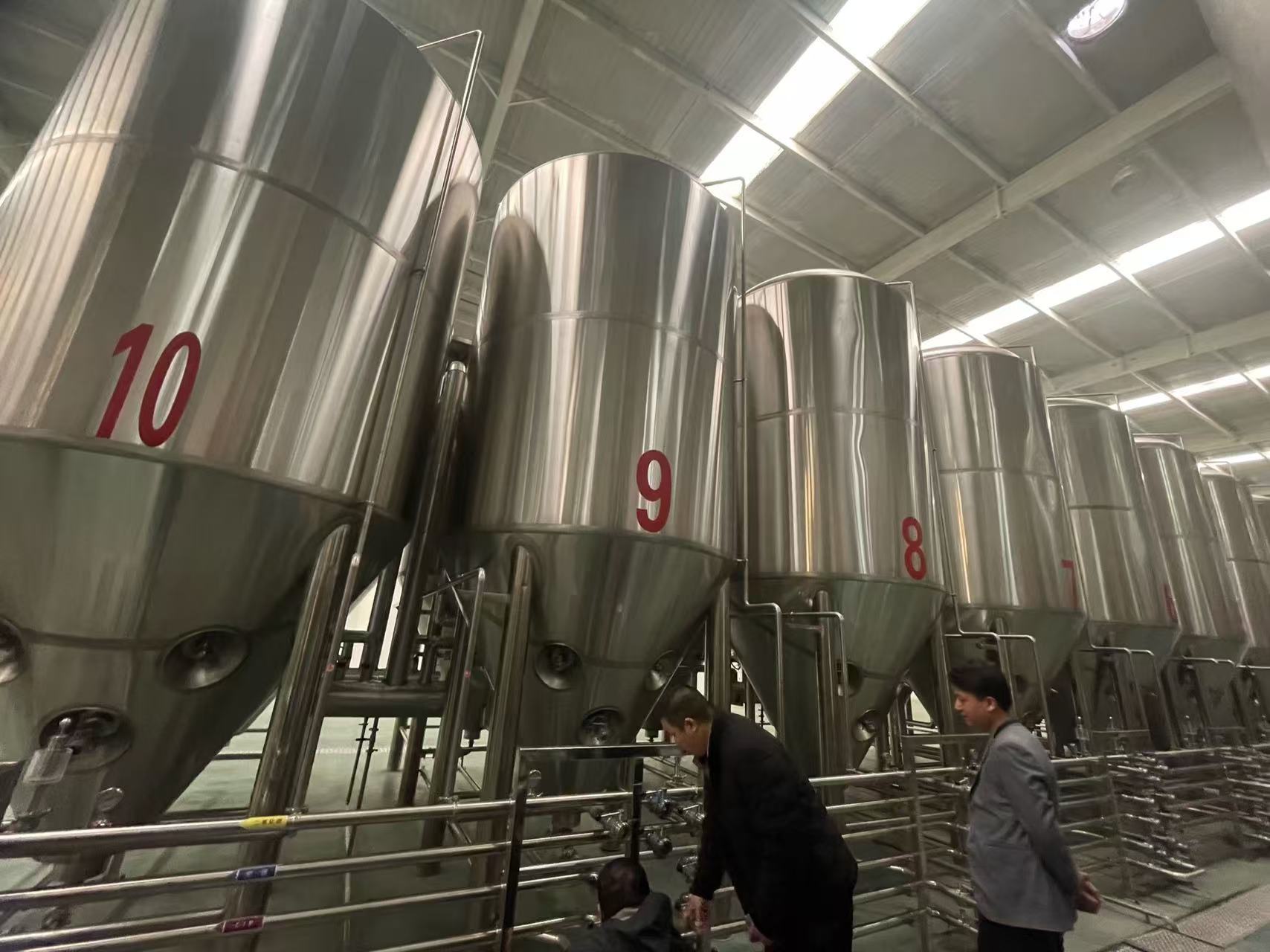 岳阳精酿啤酒设备厂—平面布置、设备设计、制造、调试、培训等一条龙服务